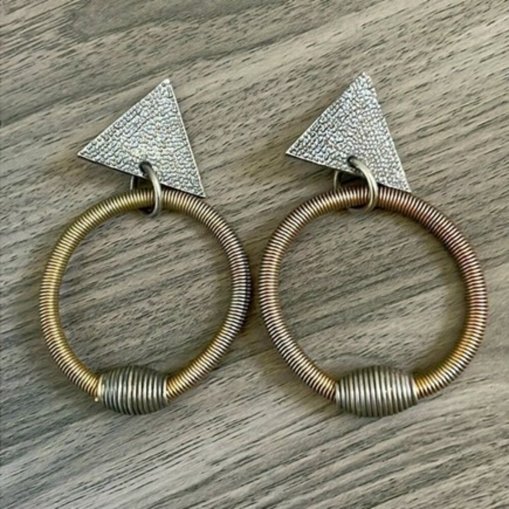 💥LAST CHANCE💥 Vtg Modernist Hammered Coiled Hoop Drop Clip On Earrings Artisan